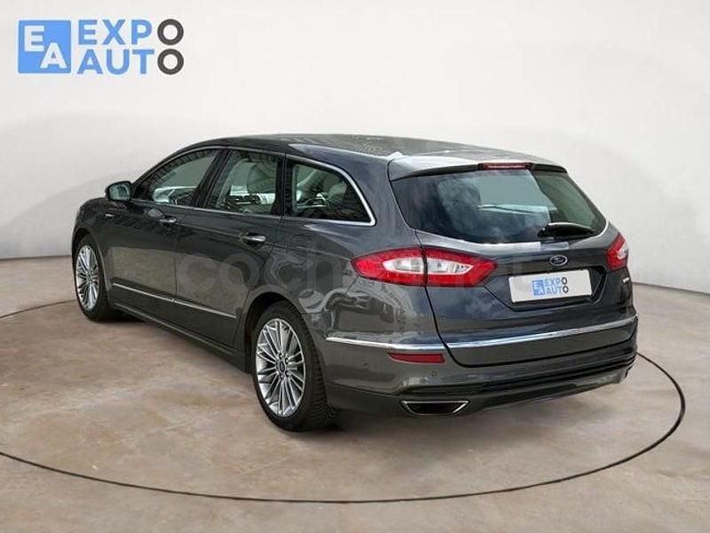 Usado Ford Mondeo Vignale 240 CV (176 kW) 2015 Gris / plata Berlina