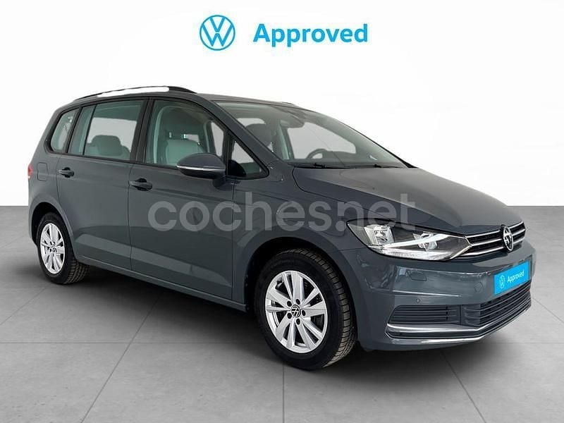 Gris / plata Usado 2024 VW Touran Life Monovolumen | 33.490 € (Un poco caro) - Imagen 1/4