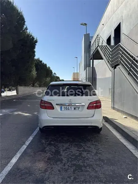 Usado Mercedes B200 AMG line 136 CV (100 kW) 2016 Blanco Utilitario