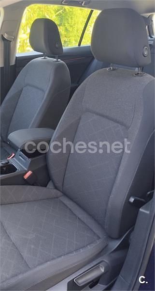 Usado VW Golf VIII 110 CV (80 kW) 2022 Azul Berlina