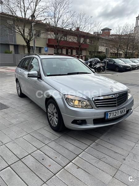 Usado Mercedes C180 156 CV (114 kW) 2010 Gris / plata Familiar