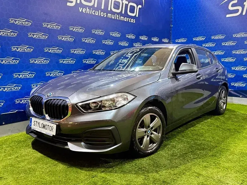 Usado BMW 116 Comfort Edition 116 CV (85 kW) 2020 Gris / plata Utilitario