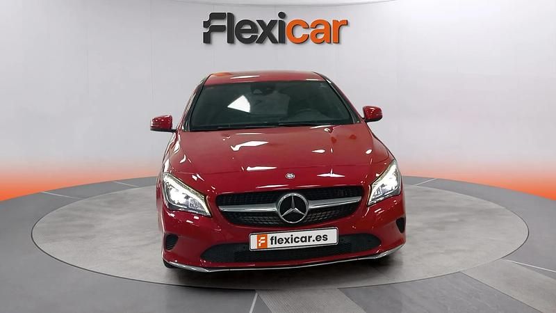 Usado Mercedes CLA200 Shooting Brake 136 CV (100 kW) 2017 Rojo Familiar