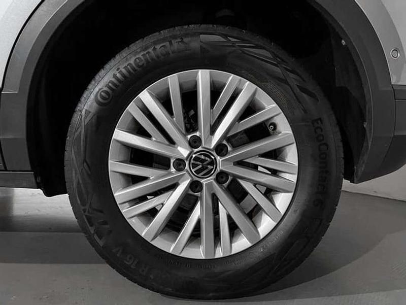 Usado VW T-Roc 110 CV (80 kW) 2023 Plateado SUV