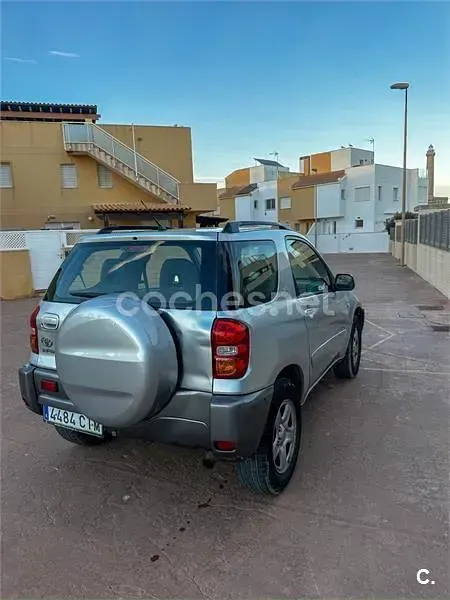 Usado Toyota RAV4 Luna 125 CV (91 kW) 2004 Gris / plata SUV