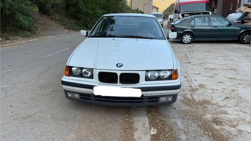 Blanco Usado 1995 BMW 318 Compact Utilitario | 1500 € - Imagen 1/4