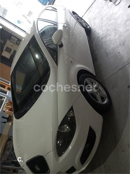 Blanco Usado 2011 Seat Leon Reference Berlina | 4000 € (Super precio) - Imagen 1/3