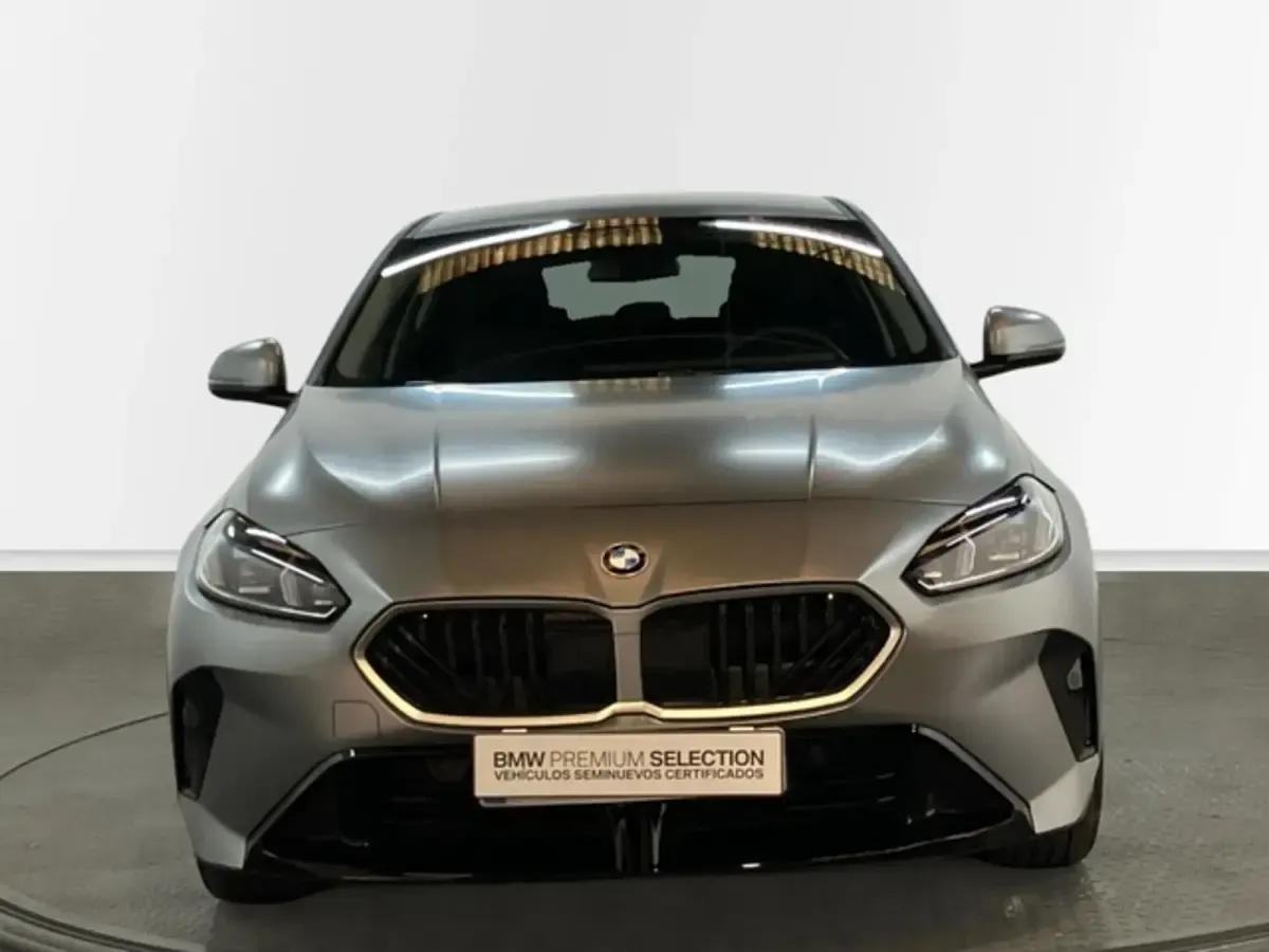 Usado BMW 120 Comfort Edition 190 CV (139 kW) 2025 Gris Utilitario