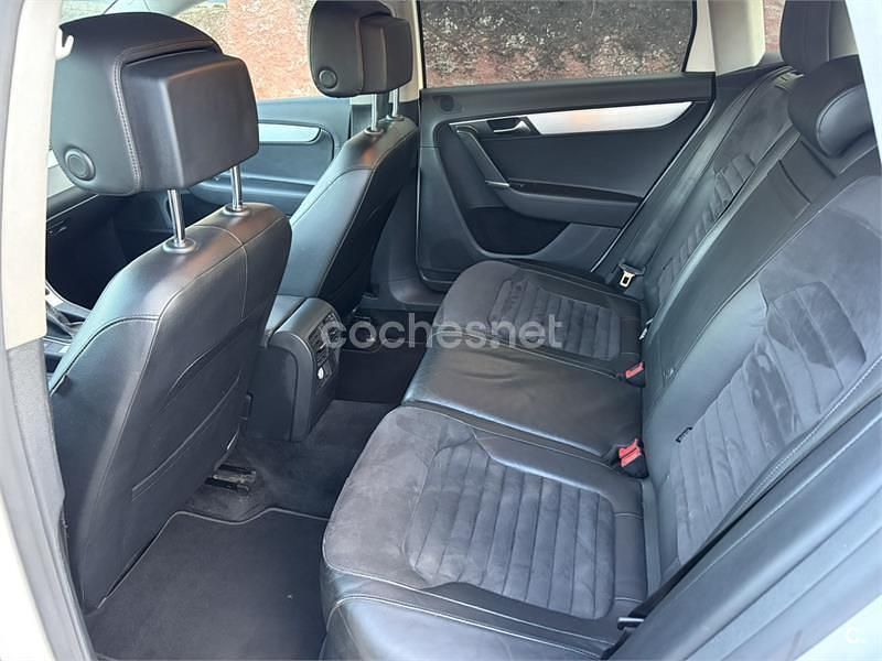 Usado VW Passat Highline 160 CV (117 kW) 2012 Blanco Familiar