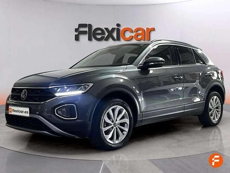 Usado VW T-Roc 116 CV (85 kW) 2024 Gris SUV
