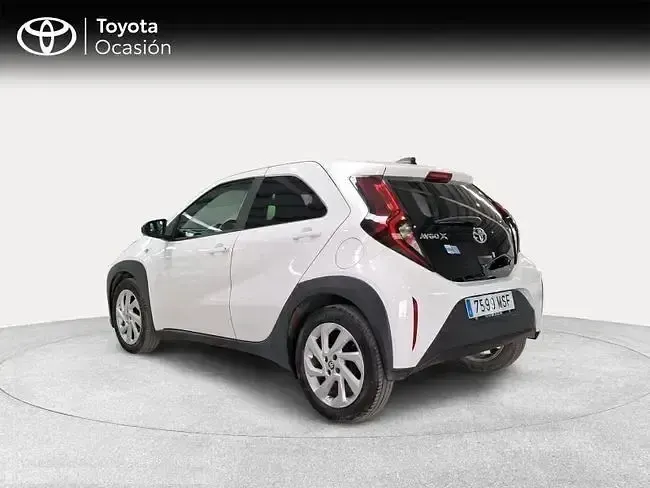 Usado Toyota Aygo X Play 72 CV (52 kW) 2024 Blanco SUV