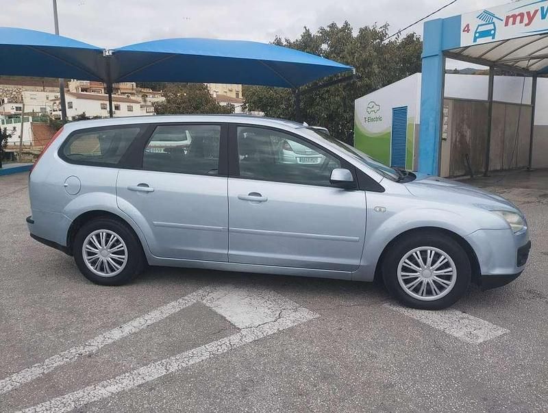 Usado Ford Focus Ghia 109 CV (80 kW) 2005 Azul Familiar