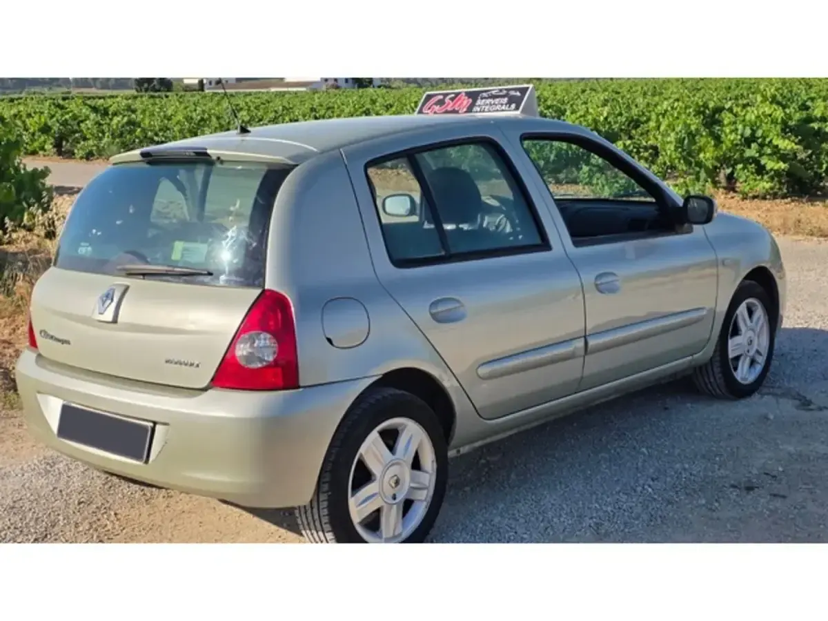 Usado Renault Clio Campus 75 CV (55 kW) 2007 Verde Utilitario