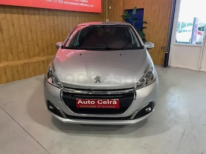 Usado Peugeot 208 Style 100 CV (73 kW) 2016 Gris / plata Utilitario