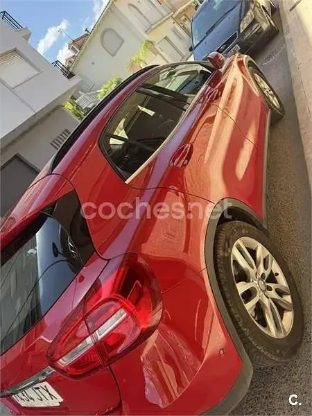 Usado Mercedes GLA180 Style 122 CV (89 kW) 2016 Rojo SUV