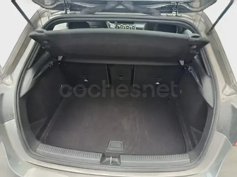 Usado Mercedes A200 163 CV (119 kW) 2020 Gris / plata Berlina
