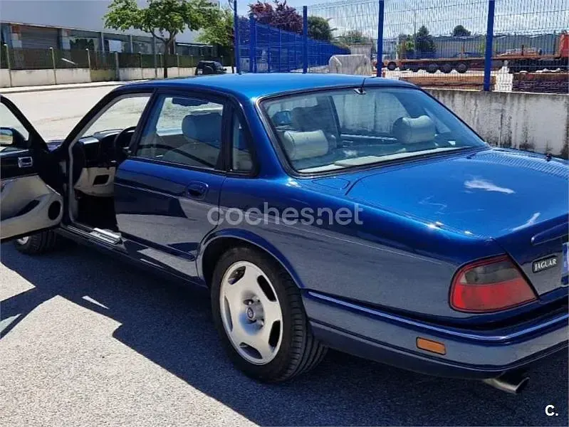 Usado Jaguar XJR Supercharged 322 CV (236 kW) 1995 Azul Berlina