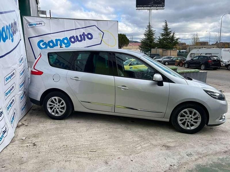 Käytetty Renault Scénic III Dynamique 110 HP (80 kW) 2012 Harmaa Tila-auto