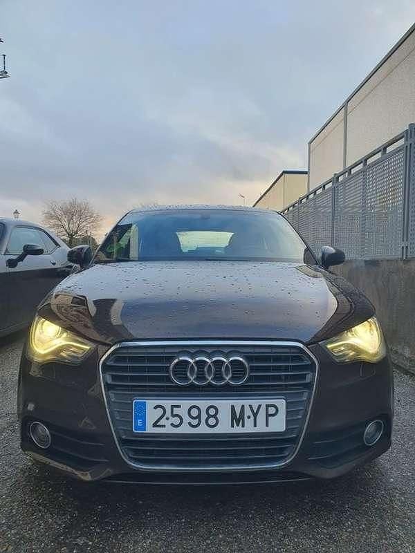 Usado Audi A1 Attraction 122 CV (89 kW) 2010 Marrón Utilitario
