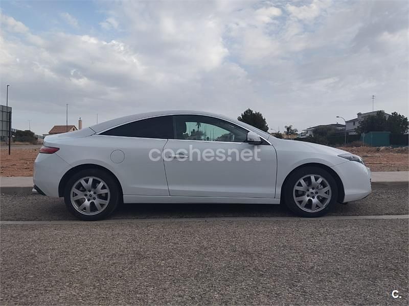Usado Renault Laguna Coupé 175 CV (128 kW) 2011 Blanco Coupe