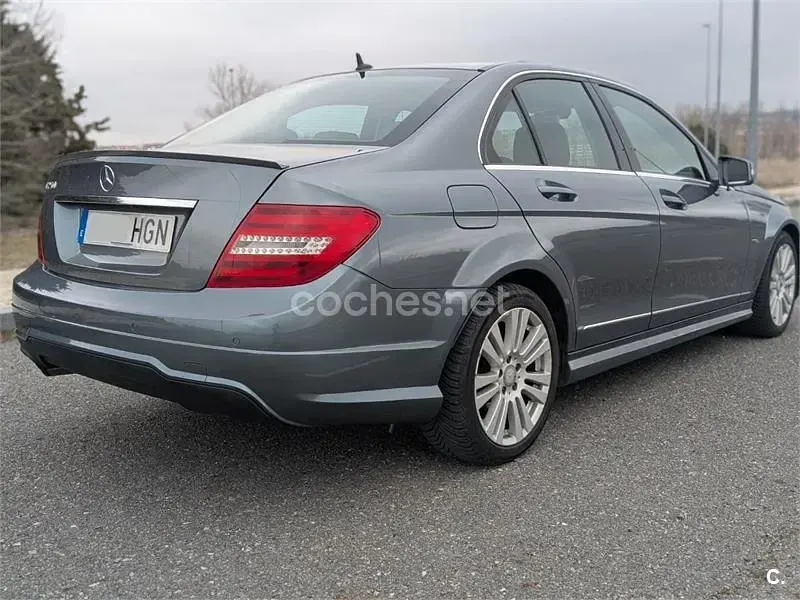 Usado Mercedes C250 Elegance 204 CV (150 kW) 2011 Gris / plata Berlina