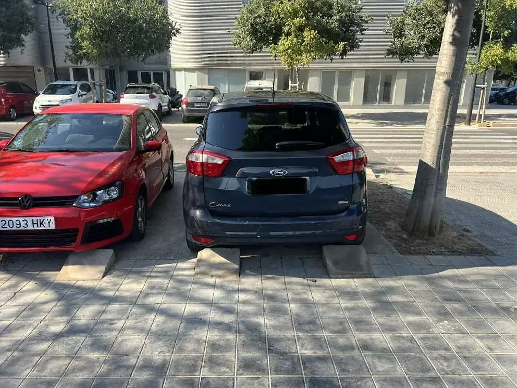 Usado Ford C-MAX Titanium 125 CV (91 kW) 2013 Gris Monovolumen