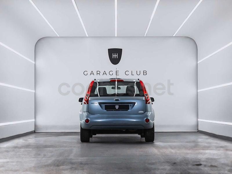 Usado Ford Fiesta 100 CV (73 kW) 2007 Azul Utilitario