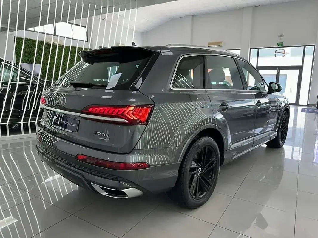 Usado Audi Q7 Ambiente 286 CV (210 kW) 2021 Gris SUV