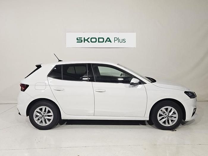 Usado Skoda Fabia Selection 115 CV (84 kW) 2025 Blanco Utilitario