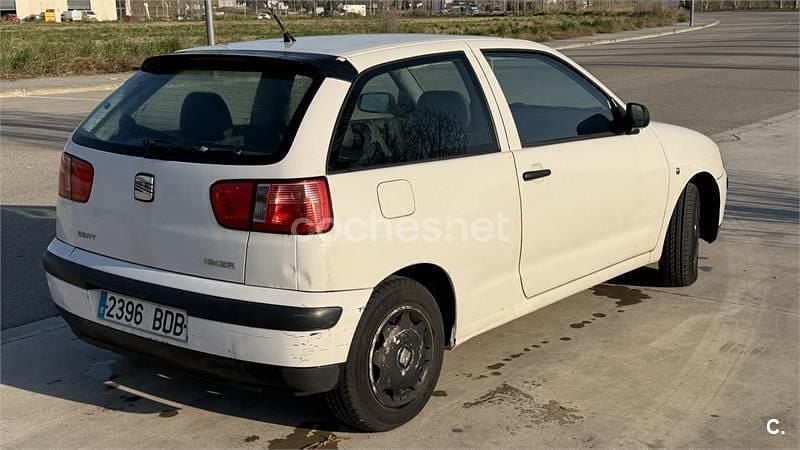 Usado Seat Ibiza Stella 60 CV (44 kW) 2000 Blanco Utilitario