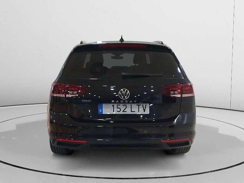 Usado VW Passat Business 122 CV (89 kW) 2021 Gris Familiar