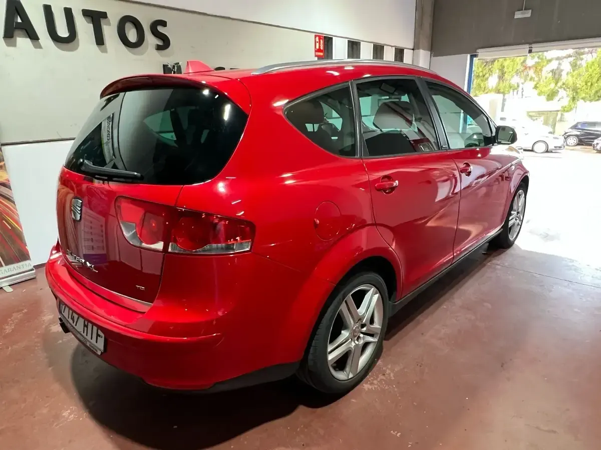 Usado Seat Altea XL Style 140 CV (102 kW) 2013 Rojo Monovolumen