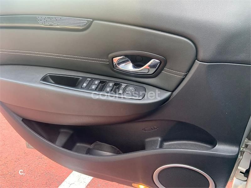 Usado Renault Scénic III Business 110 CV (80 kW) 2012 Gris / plata Monovolumen