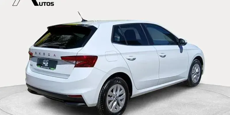 Usado Skoda Fabia Selection 116 CV (85 kW) 2025 Blanco Utilitario