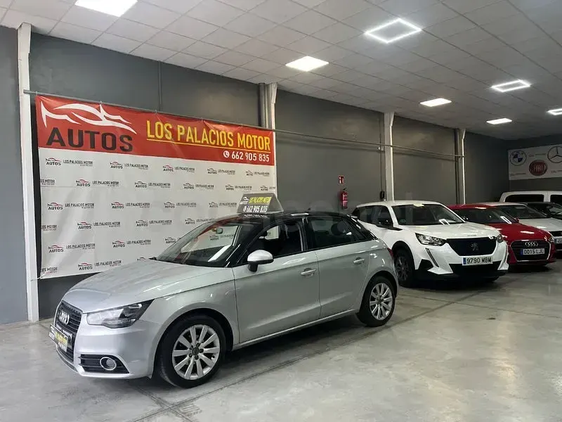 Usado Audi A1 Sportback Attraction 105 CV (77 kW) 2014 Gris / plata Utilitario