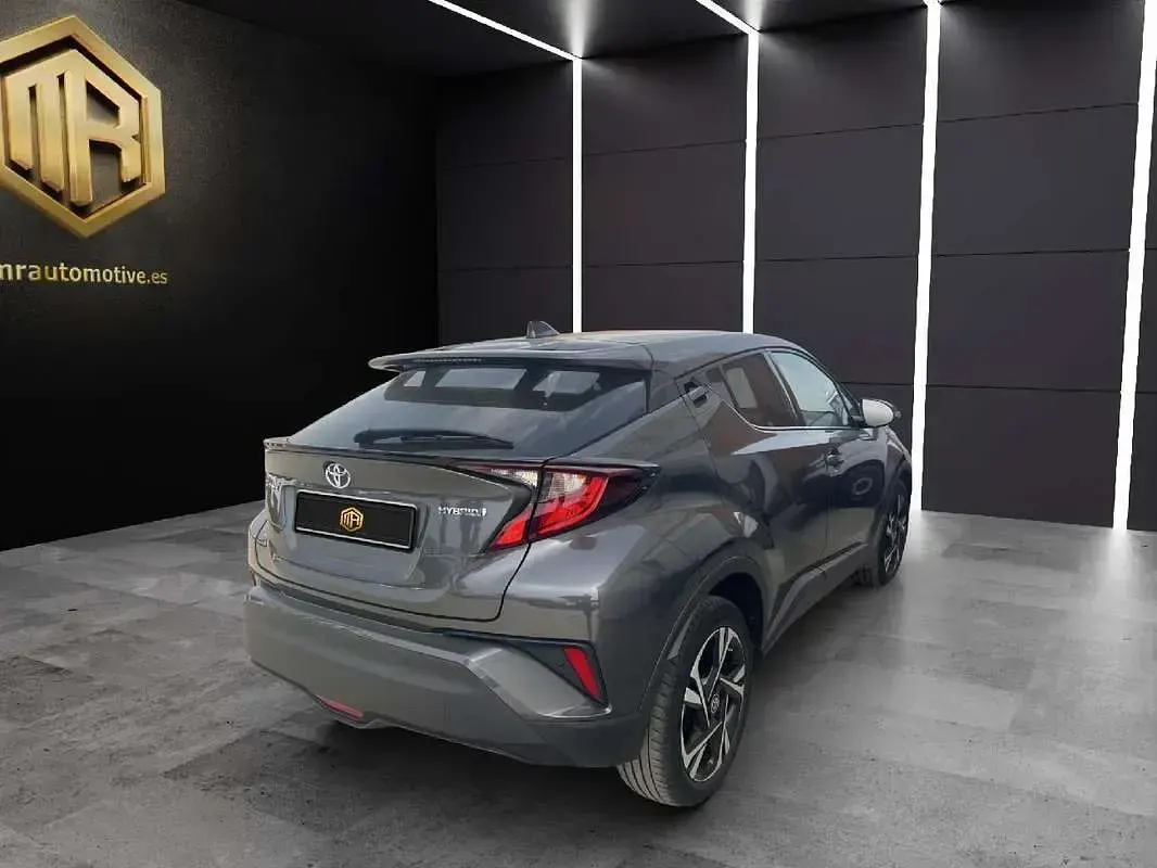 Usado Toyota C-HR Active 122 CV (89 kW) 2022 Gris SUV