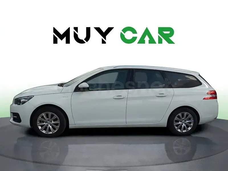 Usado Peugeot 308 SW Style 131 CV (96 kW) 2021 Blanco Familiar