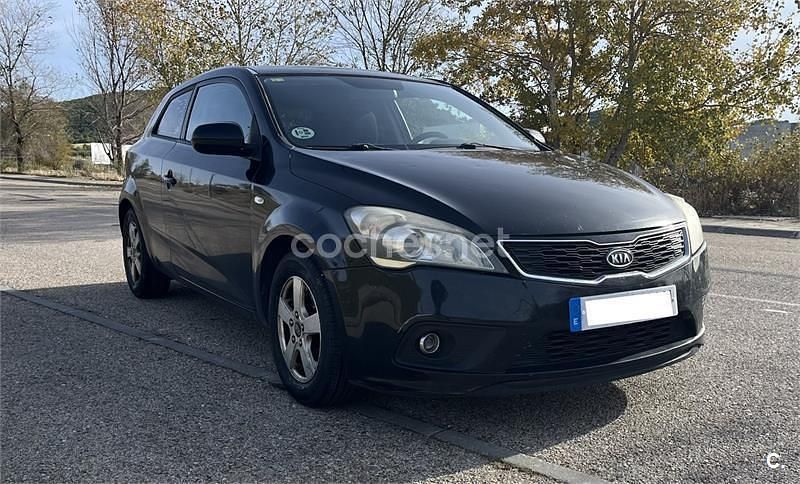 Negro Usado 2011 Kia ProCeed Berlina | 3450 € (Precio justo) - Imagen 1/4