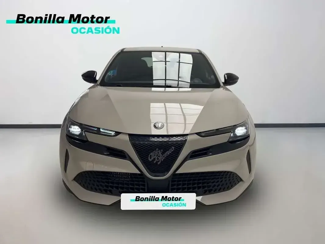 Usado Alfa Romeo Junior 136 CV (100 kW) 2025 Gris SUV