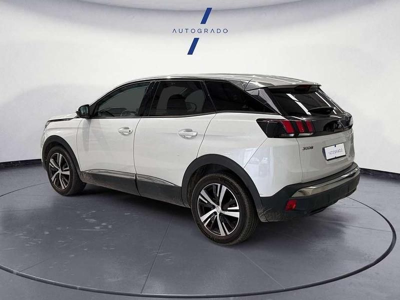 Usado Peugeot 3008 Allure 130 CV (95 kW) 2019 Blanco SUV