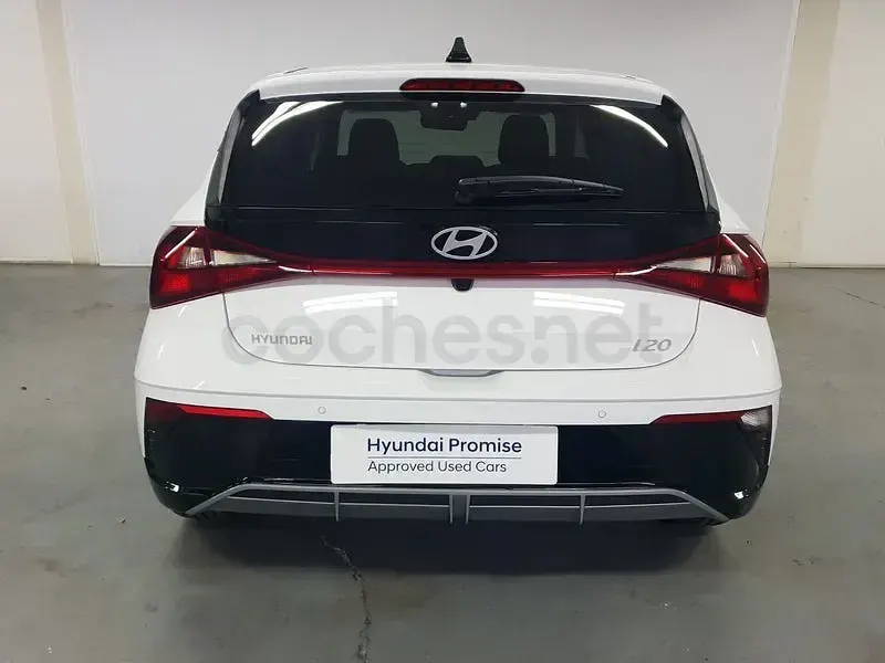 Usado Hyundai i20 100 CV (73 kW) 2025 Blanco Utilitario