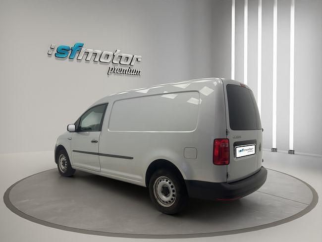 Usado VW Caddy Maxi 102 CV (75 kW) 2020 Gris Monovolumen