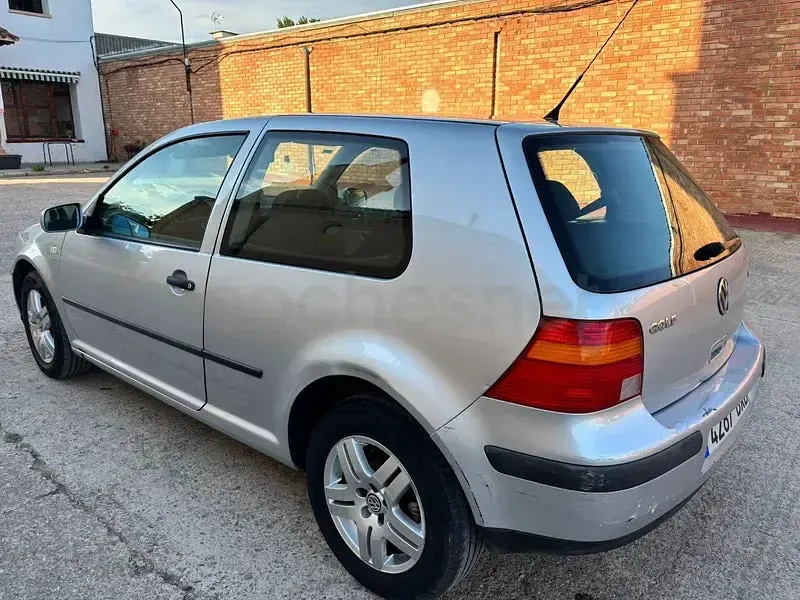 Usado VW Golf IV Conceptline 105 CV (77 kW) 2002 Gris / plata Berlina