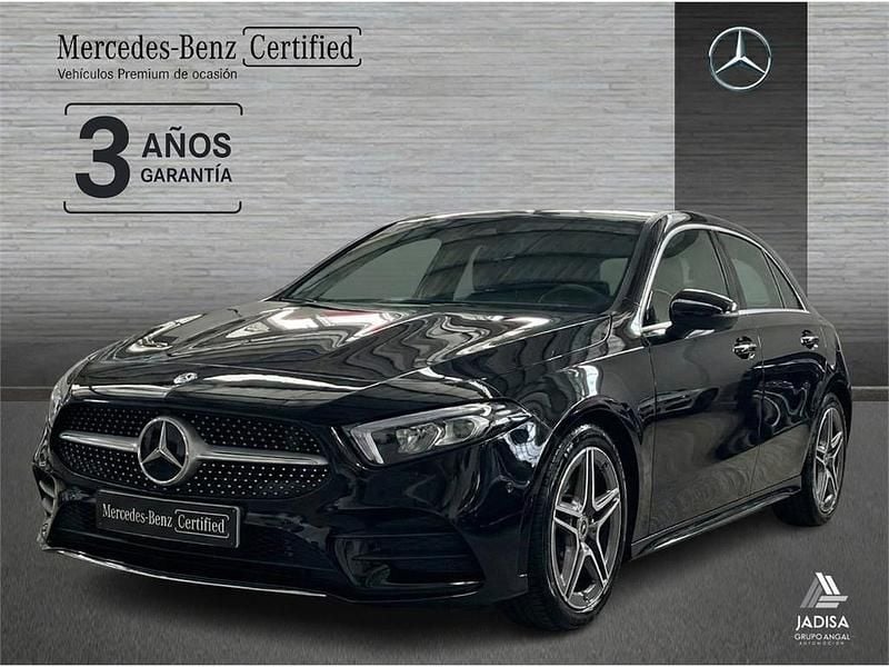 Usado Mercedes A180 AMG line 136 CV (100 kW) 2025 Negro cosmos Berlina