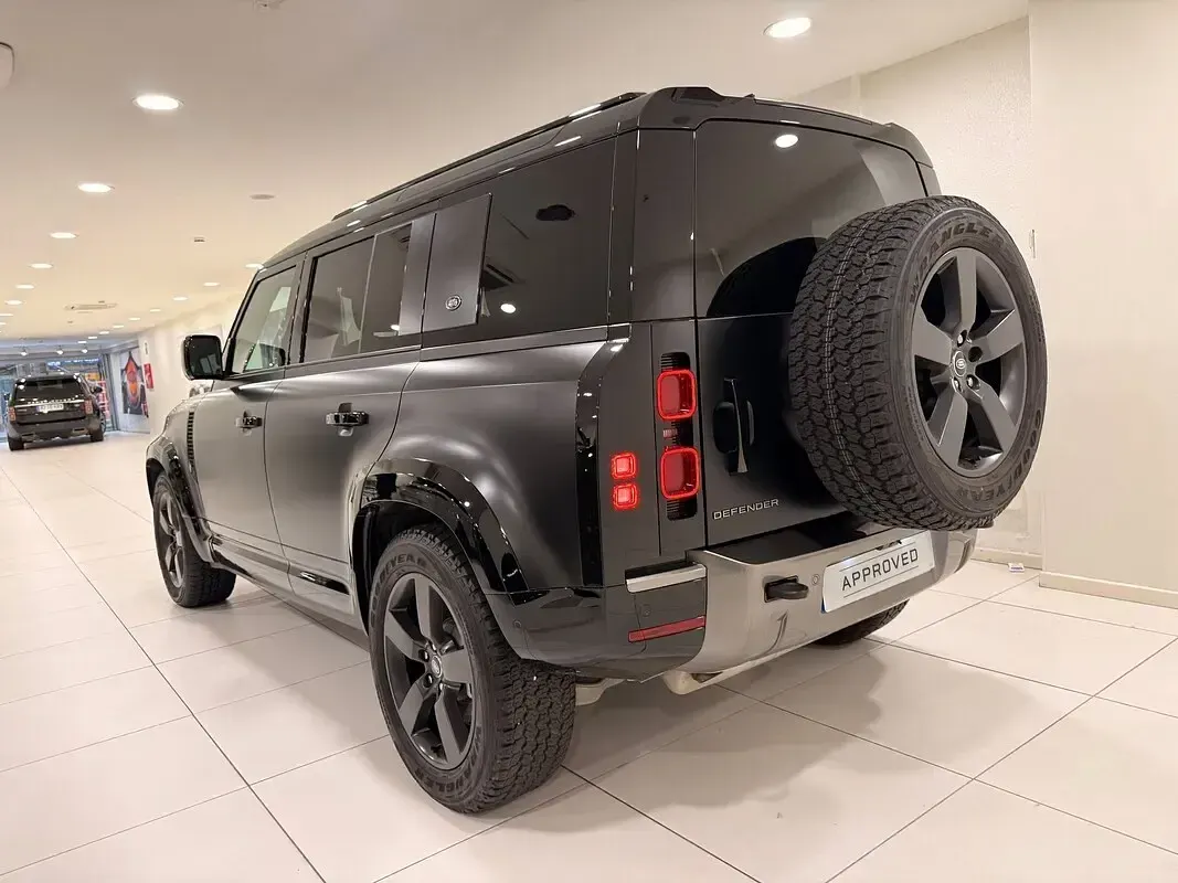 Używany Land Rover Defender HSE Dynamic 400 KM (294 kW) 2023 Czarny Pickup