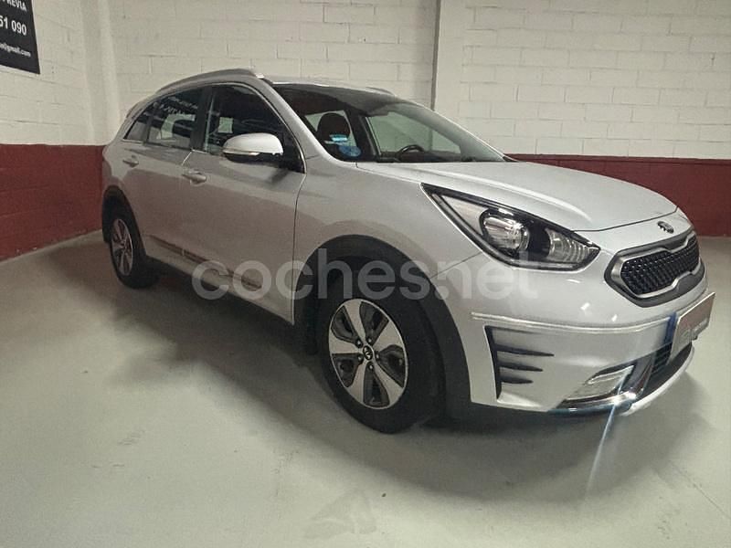 Usado Kia Niro 141 CV (103 kW) 2018 Gris / plata SUV