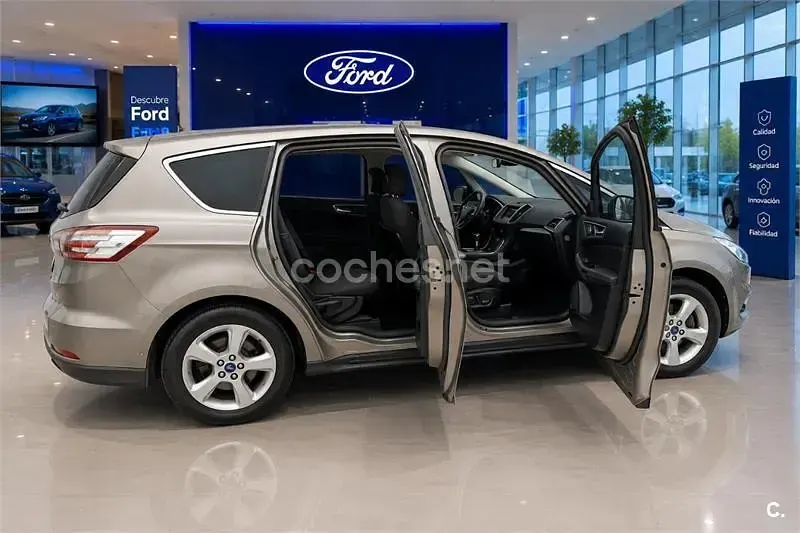 Usado Ford S-MAX Titanium 160 CV (117 kW) 2017 Beige Monovolumen