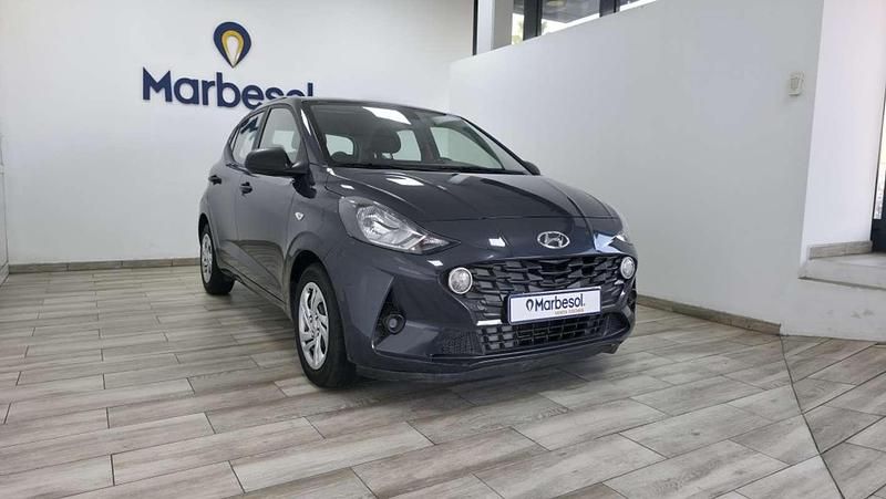 Usado Hyundai i10 67 CV (49 kW) 2021 Gris Utilitario
