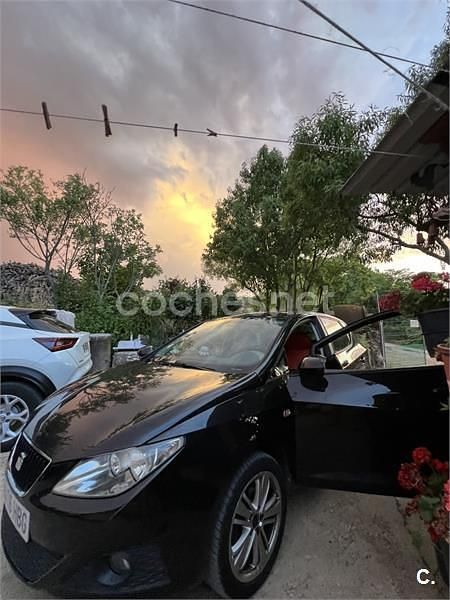 Usado Seat Ibiza Reference 90 CV (66 kW) 2011 Negro Berlina