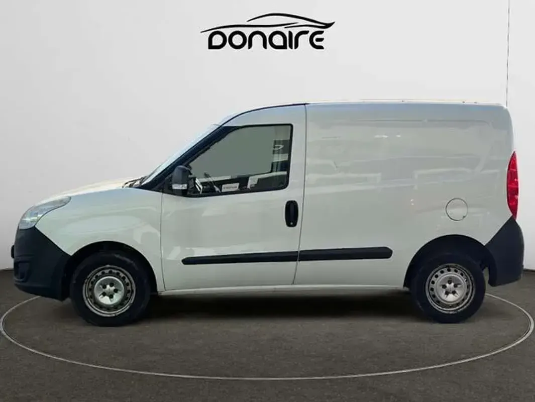 Usado Opel Combo Selective 95 CV (69 kW) 2016 Blanco Monovolumen